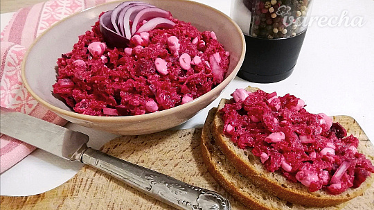 Cviklová nátierka s cottage syrom